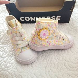 Converse toddler shoes, size 6
